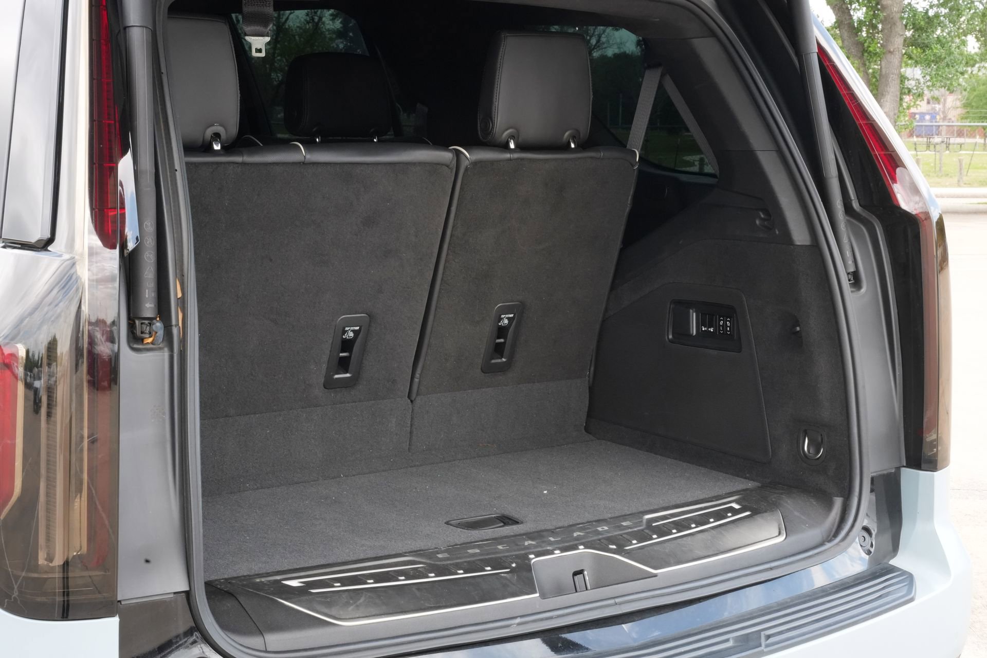 Used 2022 Cadillac Escalade Sport Platinum image 24