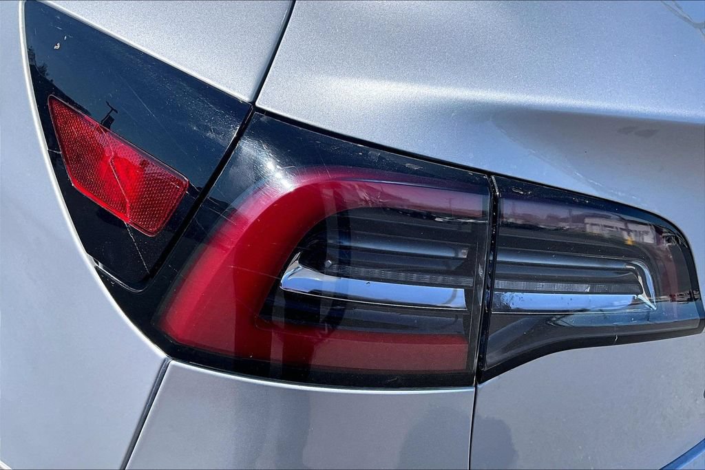 Used 2018 Tesla Model 3 Long Range RWD image 29