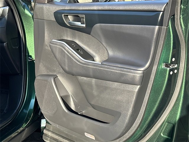 Certified 2025 Toyota Highlander XLE image 16