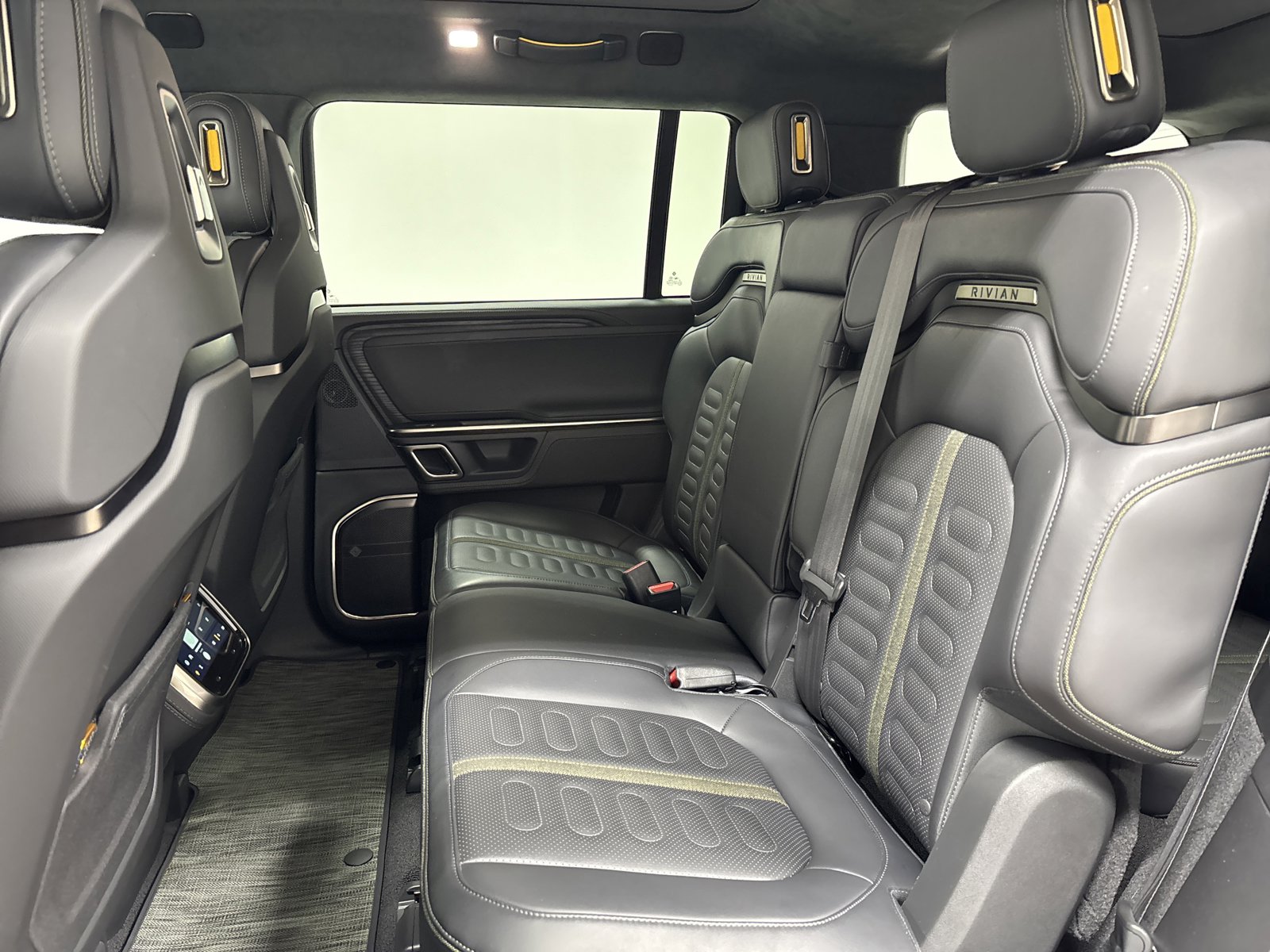 Used 2024 Rivian R1S Adventure image 21