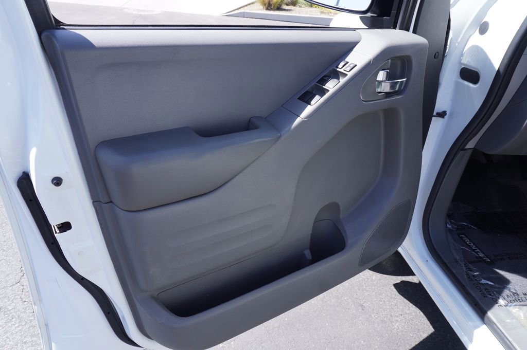 Certified 2017 Nissan Frontier SV image 15