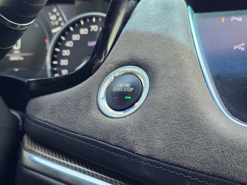 Used 2018 Cadillac XT5 Platinum w/ Driver Assist Package image 36