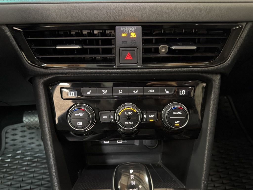 Used 2022 Volkswagen Taos SEL image 20