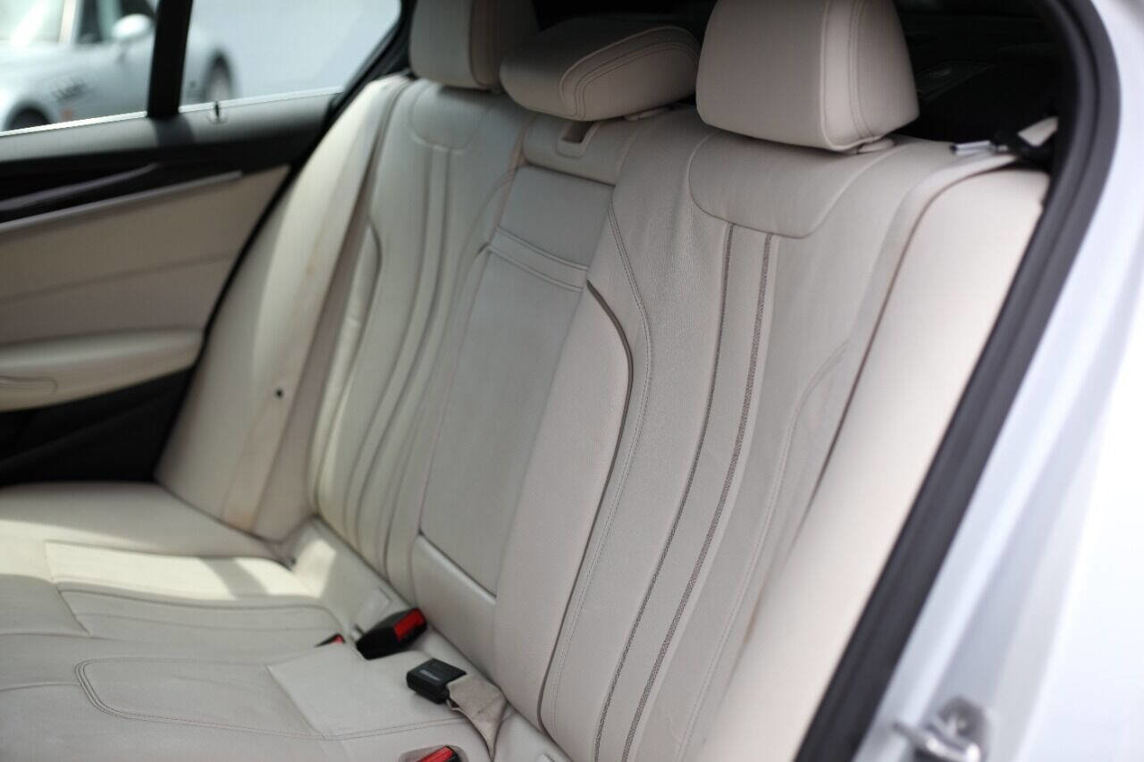 Used 2017 BMW 540i xDrive image 22