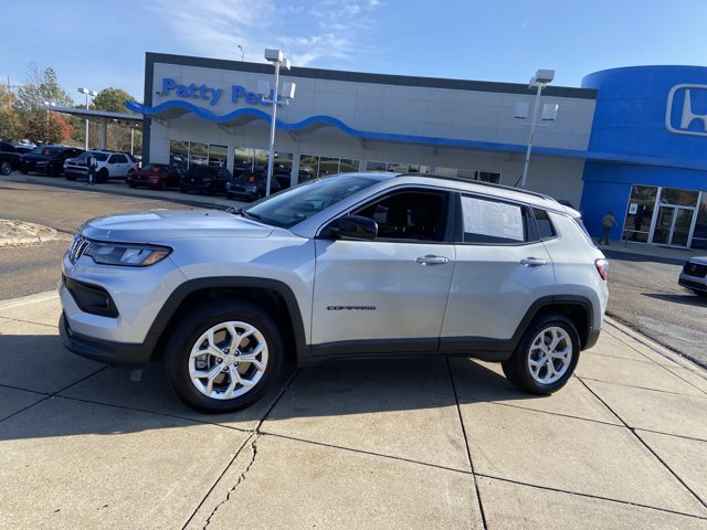 Used 2024 Jeep Compass Latitude image 5