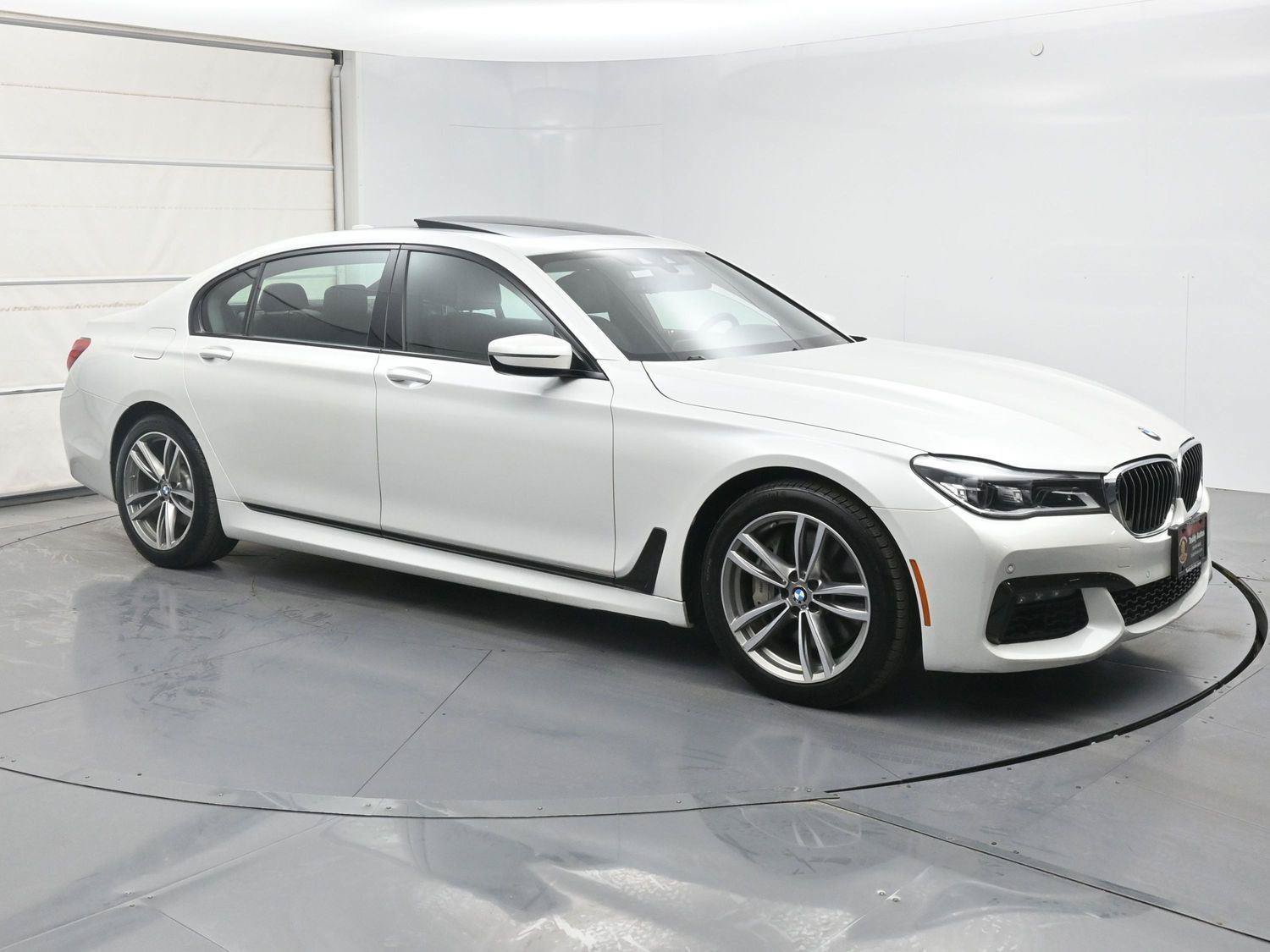 Used 2019 BMW 750i xDrive w/ M Sport Package AWD/4WD image 27