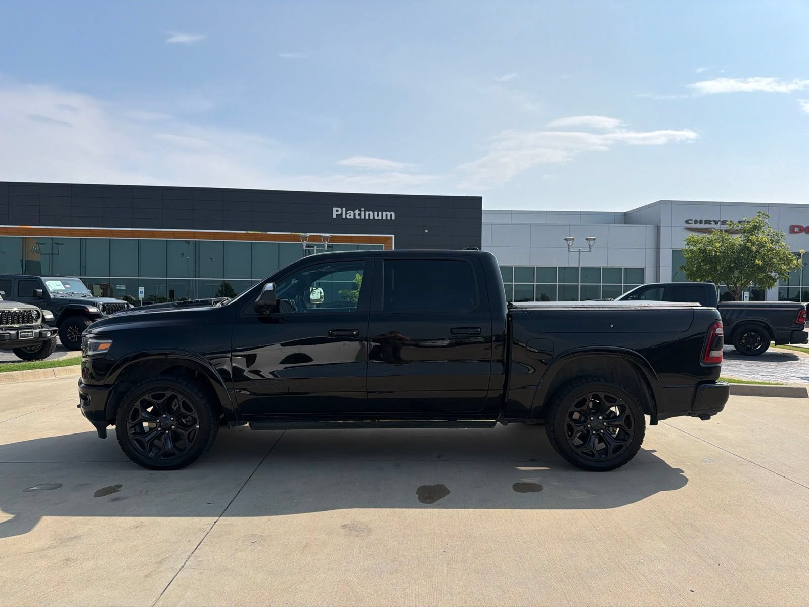 Used 2022 RAM 1500 Limited AWD/4WD image 2