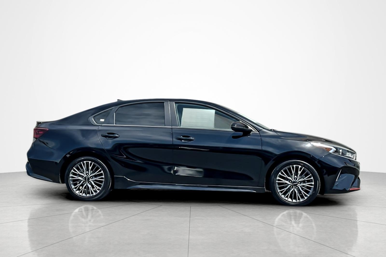 Used 2023 Kia Forte GT-Line w/ GT-Line Premium Package FWD image 6