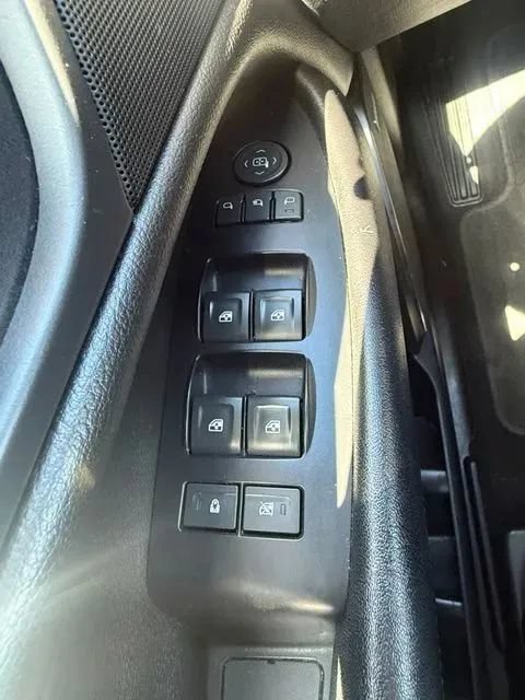 Used 2018 Cadillac Escalade ESV Premium Luxury RWD image 21