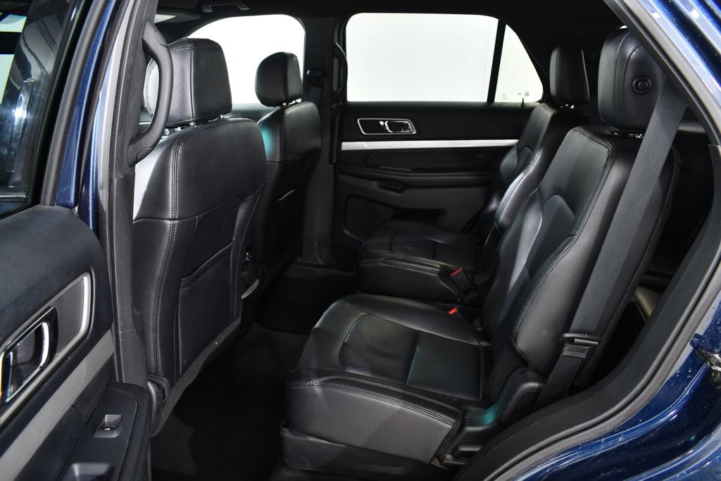 Used 2016 Ford Explorer XLT w/ Equipment Group 202A AWD/4WD image 16