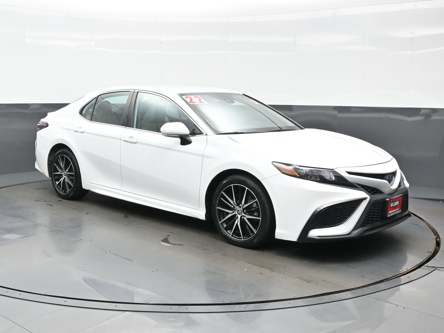 Used 2022 Toyota Camry SE FWD image 8