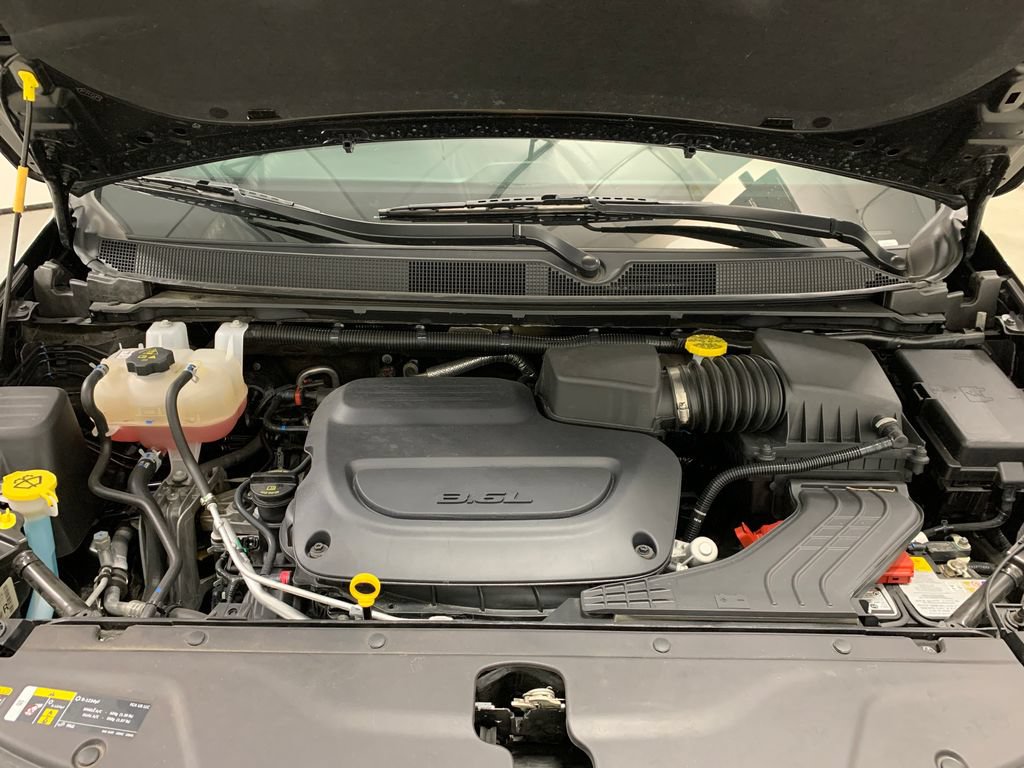 Used 2025 Chrysler Pacifica Limited FWD image 16