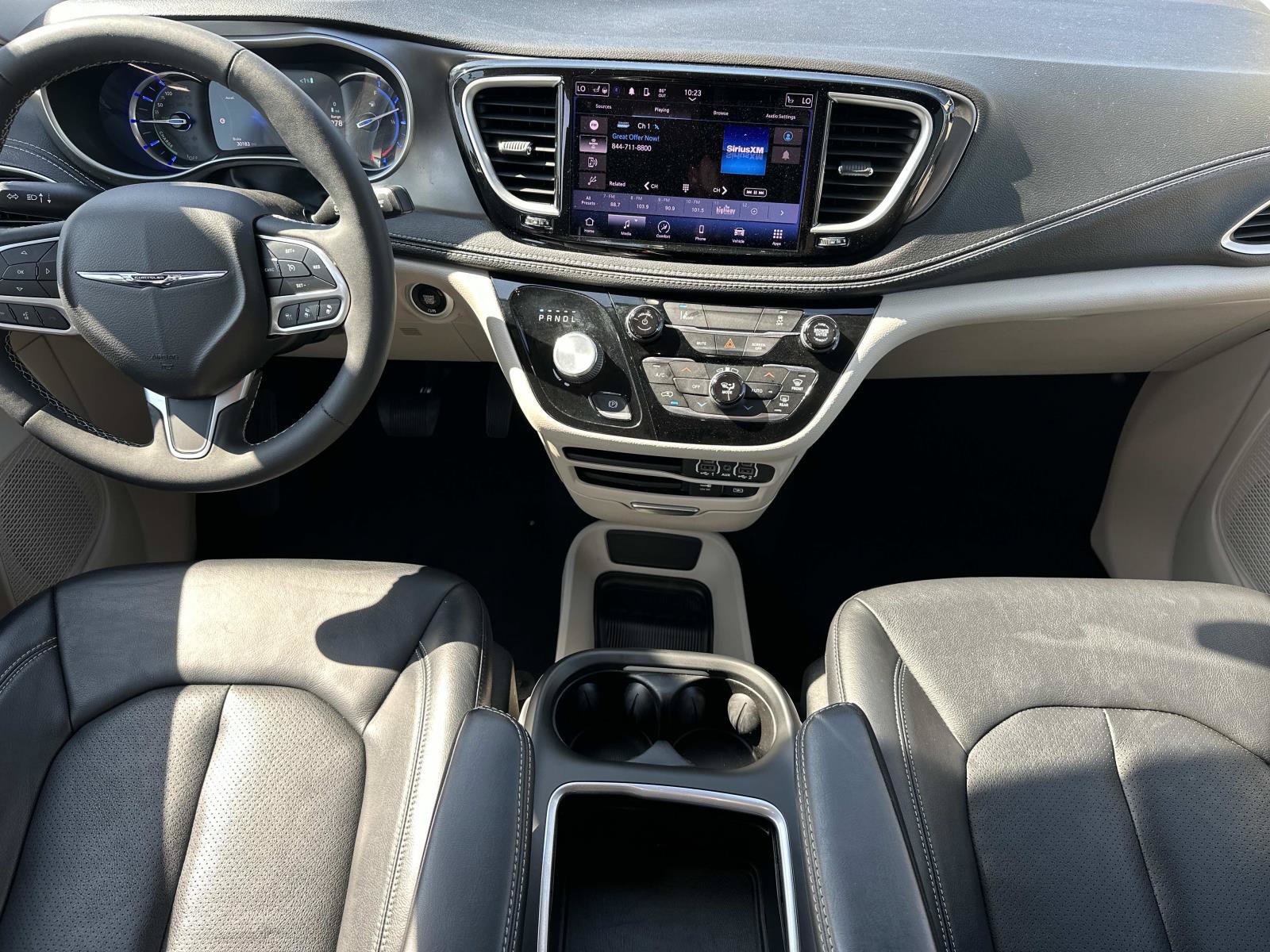 Used 2022 Chrysler Pacifica Touring-L FWD image 13