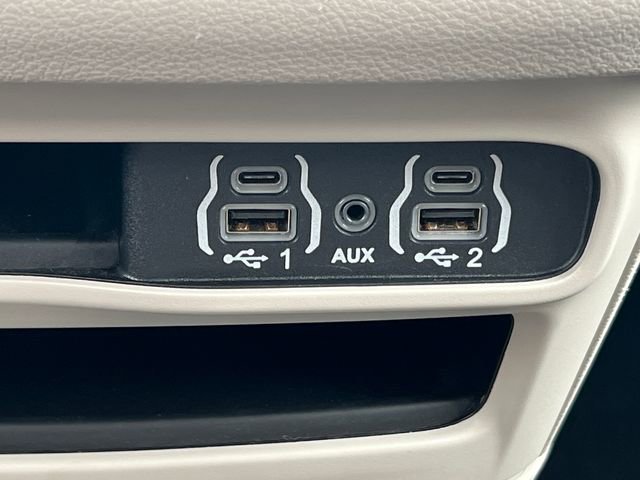Used 2024 Chrysler Pacifica Touring-L FWD image 29