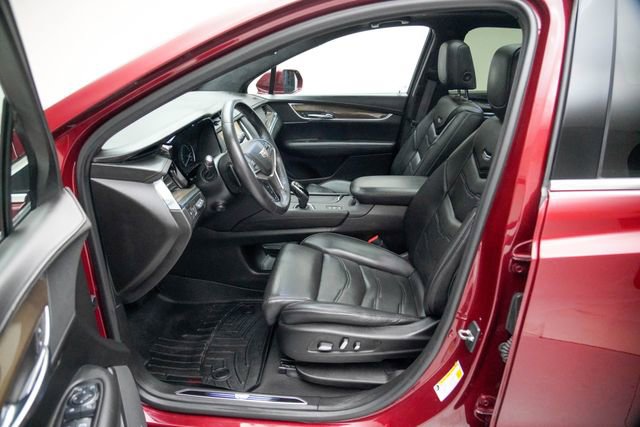 Used 2017 Cadillac XT5 Platinum w/ Driver Assist Package image 23
