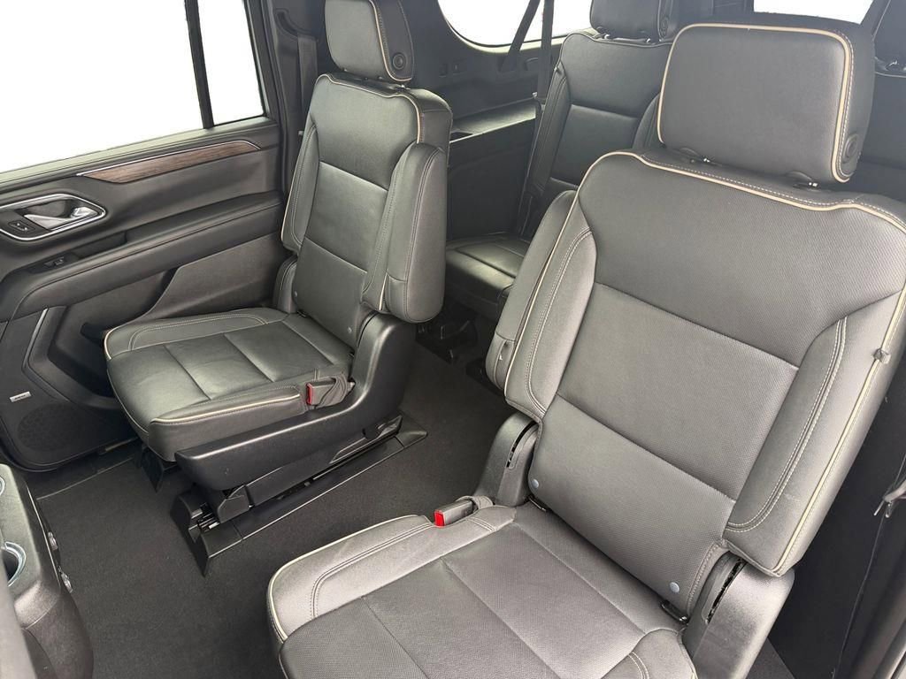 Used 2023 Chevrolet Suburban Premier image 13