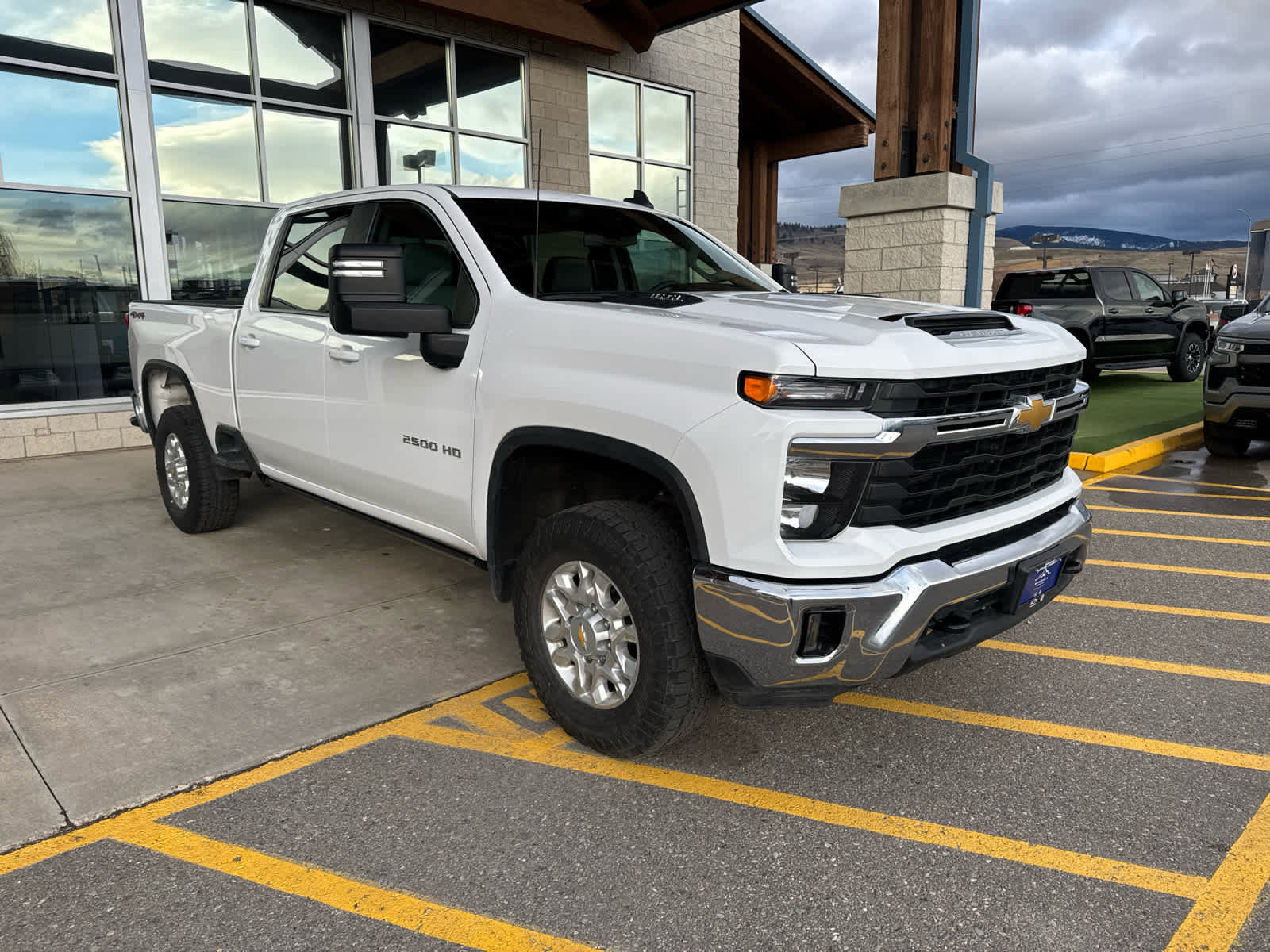 Used 2024 Chevrolet Silverado 2500 LT w/ Convenience Package image 3