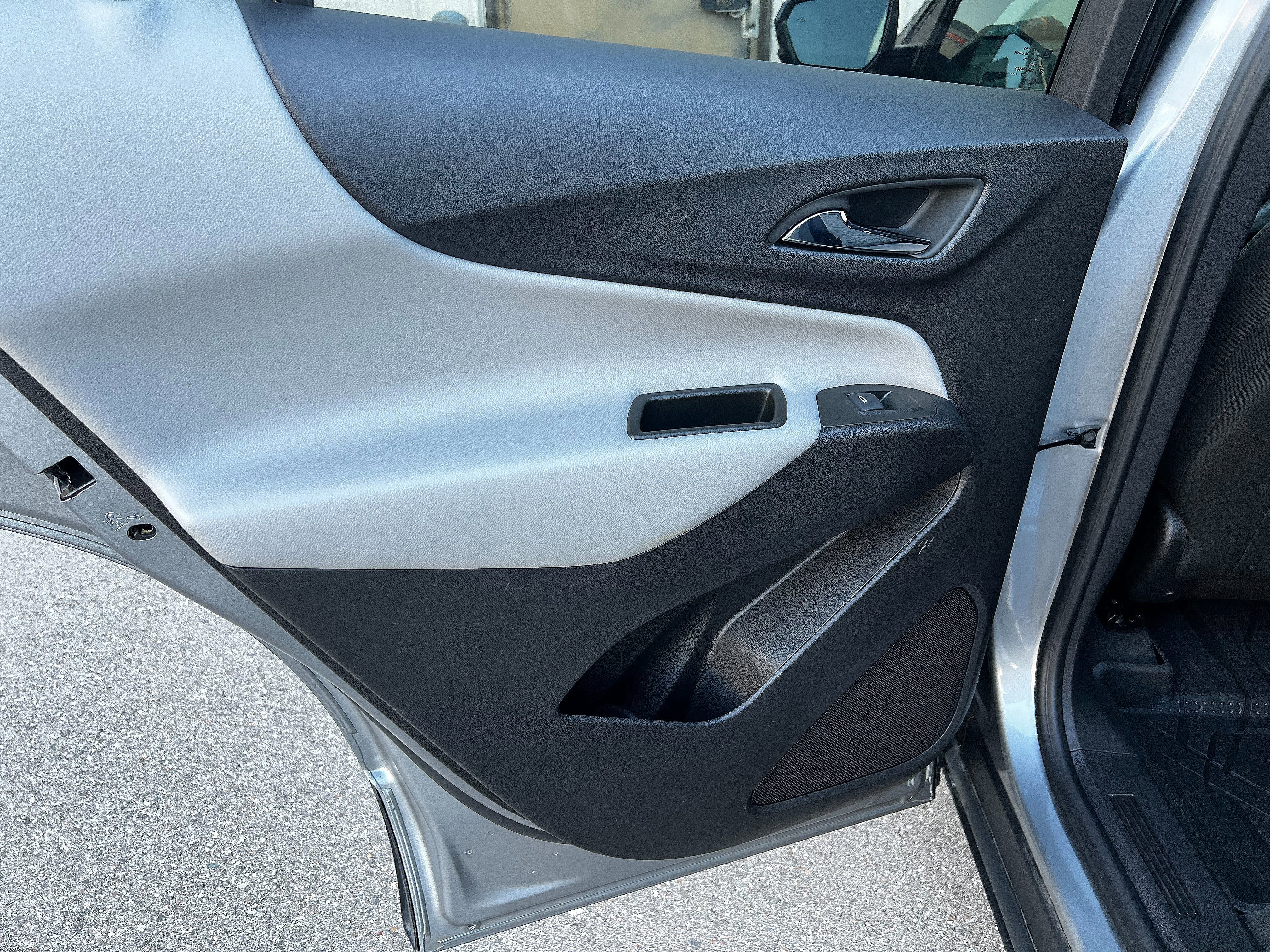 Used 2024 Chevrolet Equinox LS w/ LS Convenience Package image 23