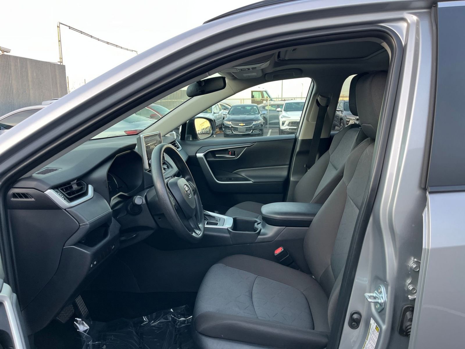 Used 2025 Toyota RAV4 XLE image 27