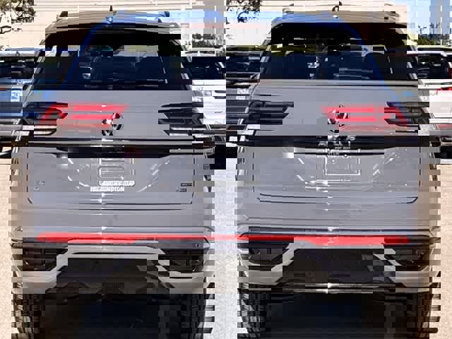 Used 2023 Volkswagen Atlas Cross Sport SEL R-Line image 5