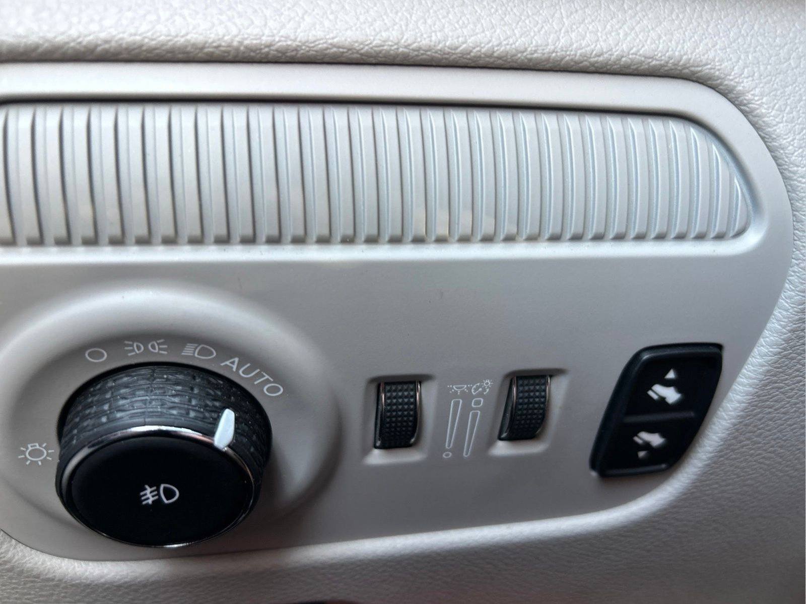 Used 2023 Jeep Wagoneer Series III w/ Preferred Equipment Group AWD/4WD image 25