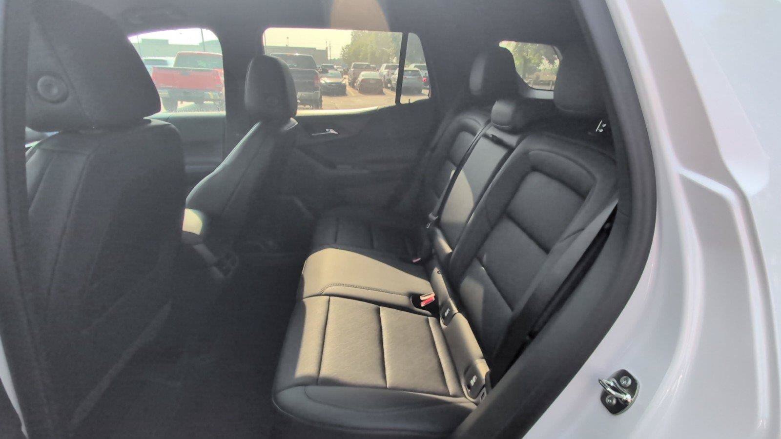 New 2027 Chevrolet Equinox LT w/ Convenience Package II FWD image 35