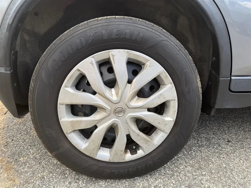 Used 2018 Nissan Rogue S AWD/4WD image 34