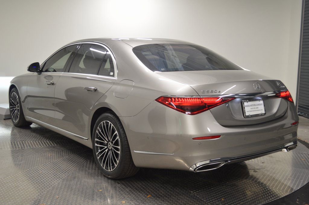 Used 2024 Mercedes-Benz S 580e 4MATIC Sedan image 3