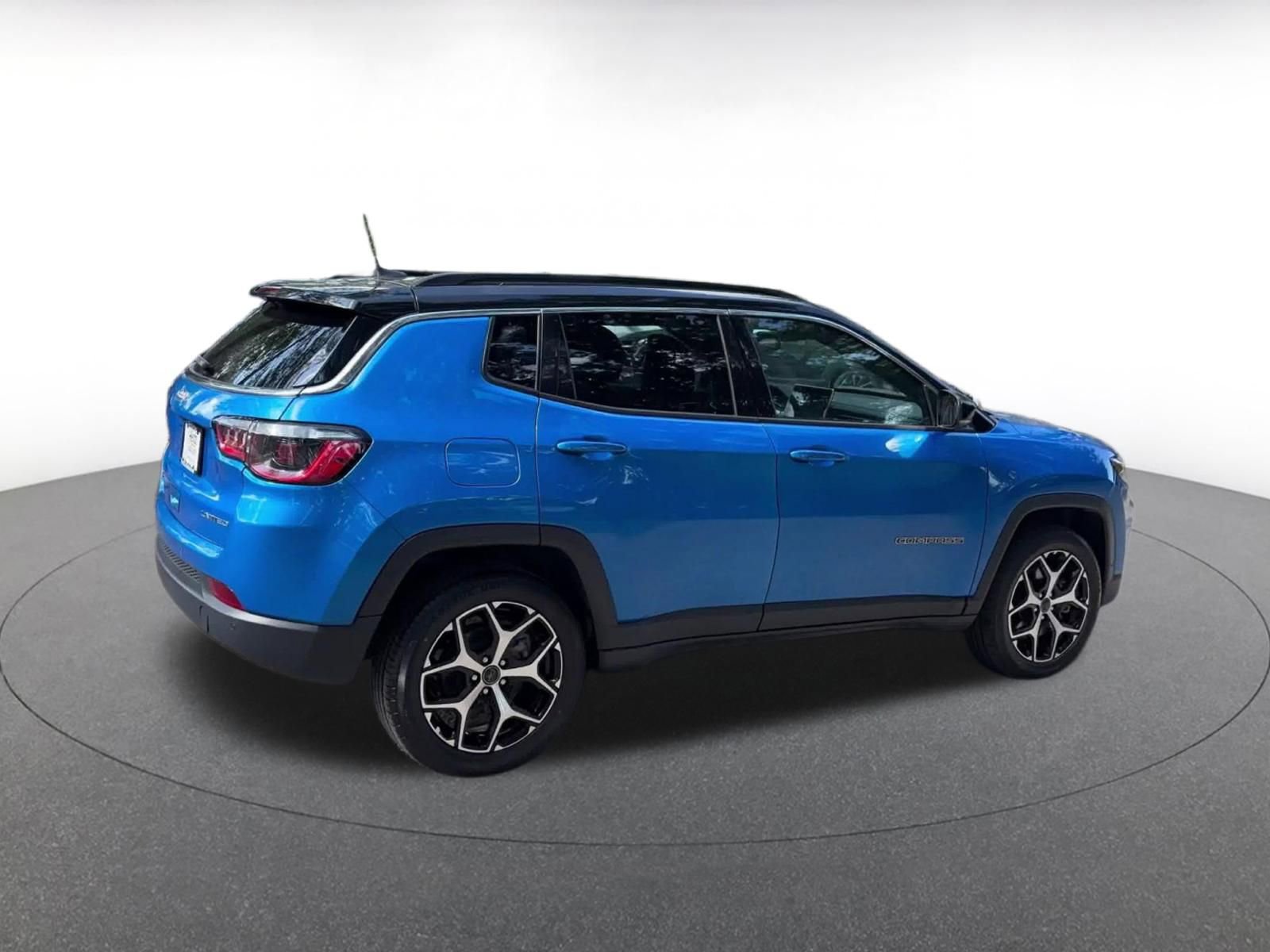 Used 2025 Jeep Compass Limited AWD/4WD image 15