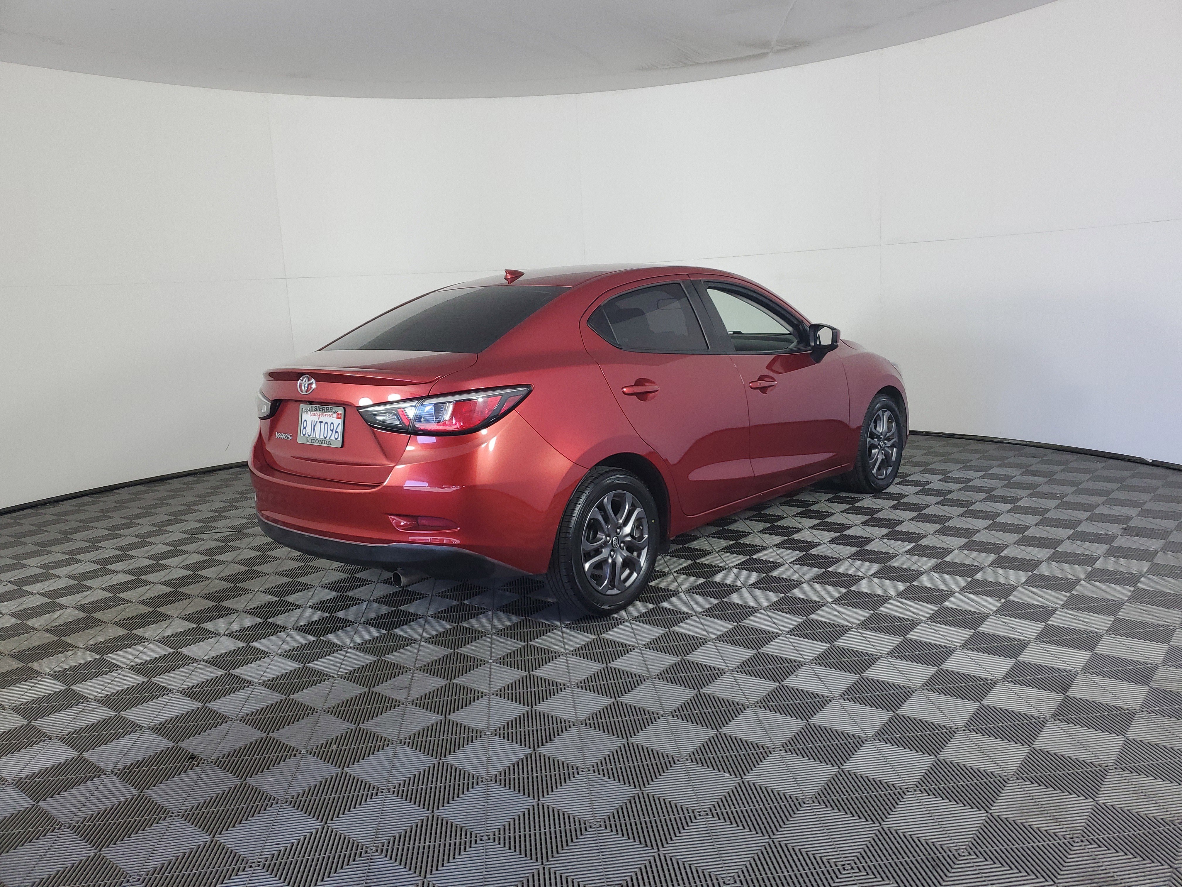 Used 2019 Toyota Yaris LE image 4