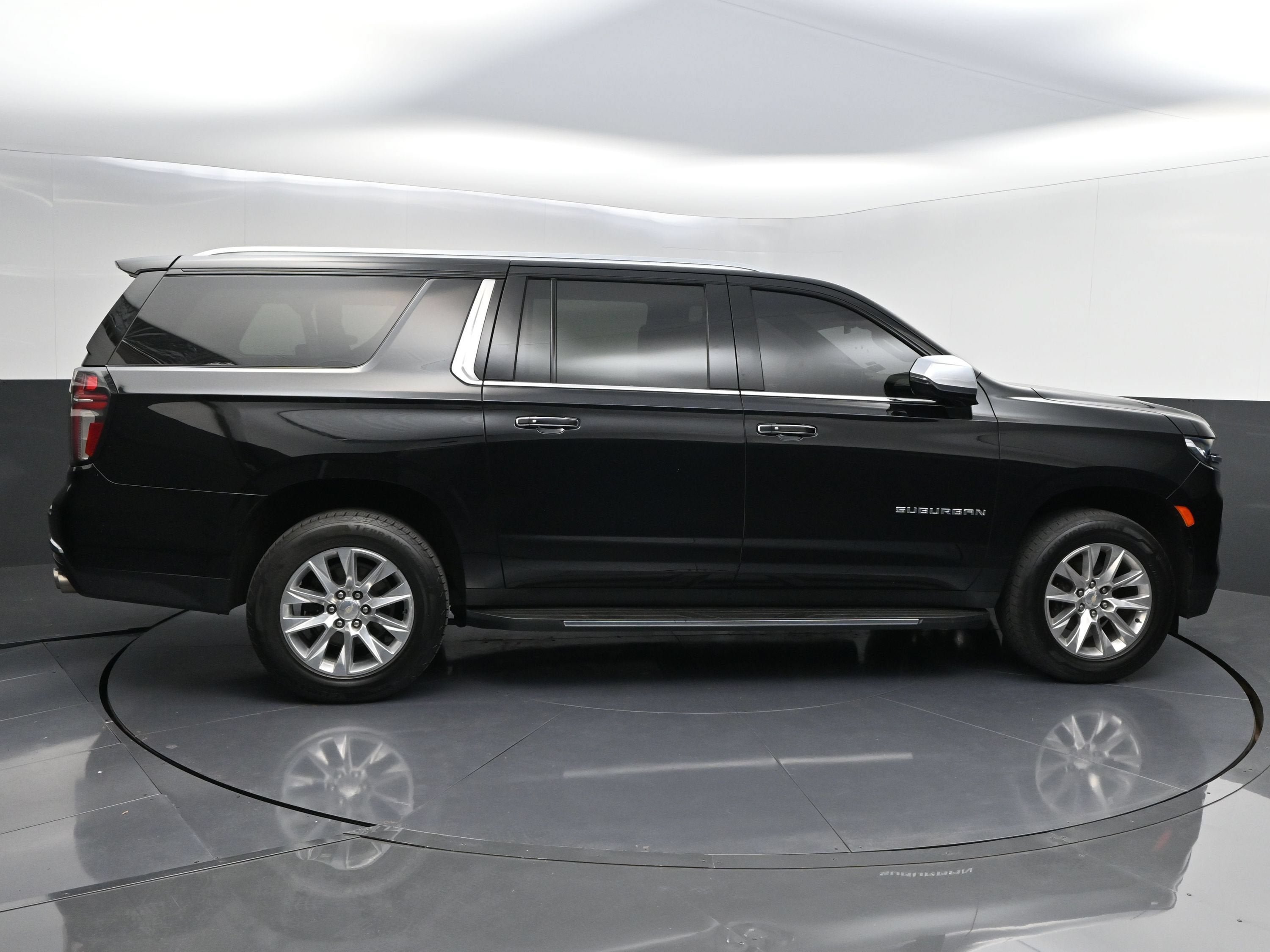 Used 2023 Chevrolet Suburban Premier AWD/4WD image 8