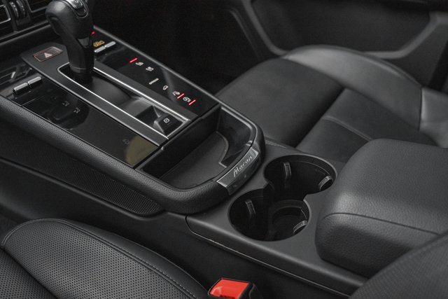 Used 2024 Porsche Macan w/ Premium Plus Package image 22