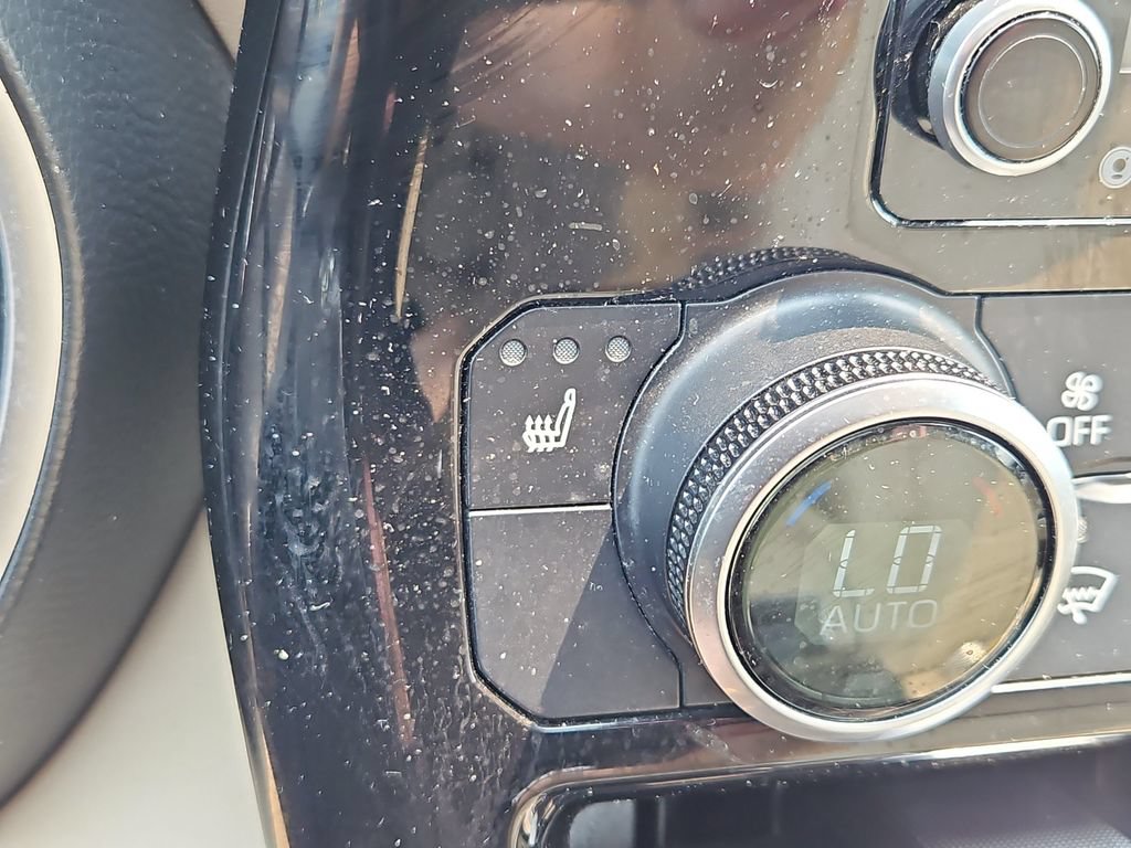 Used 2021 Toyota Highlander XLE AWD/4WD image 19