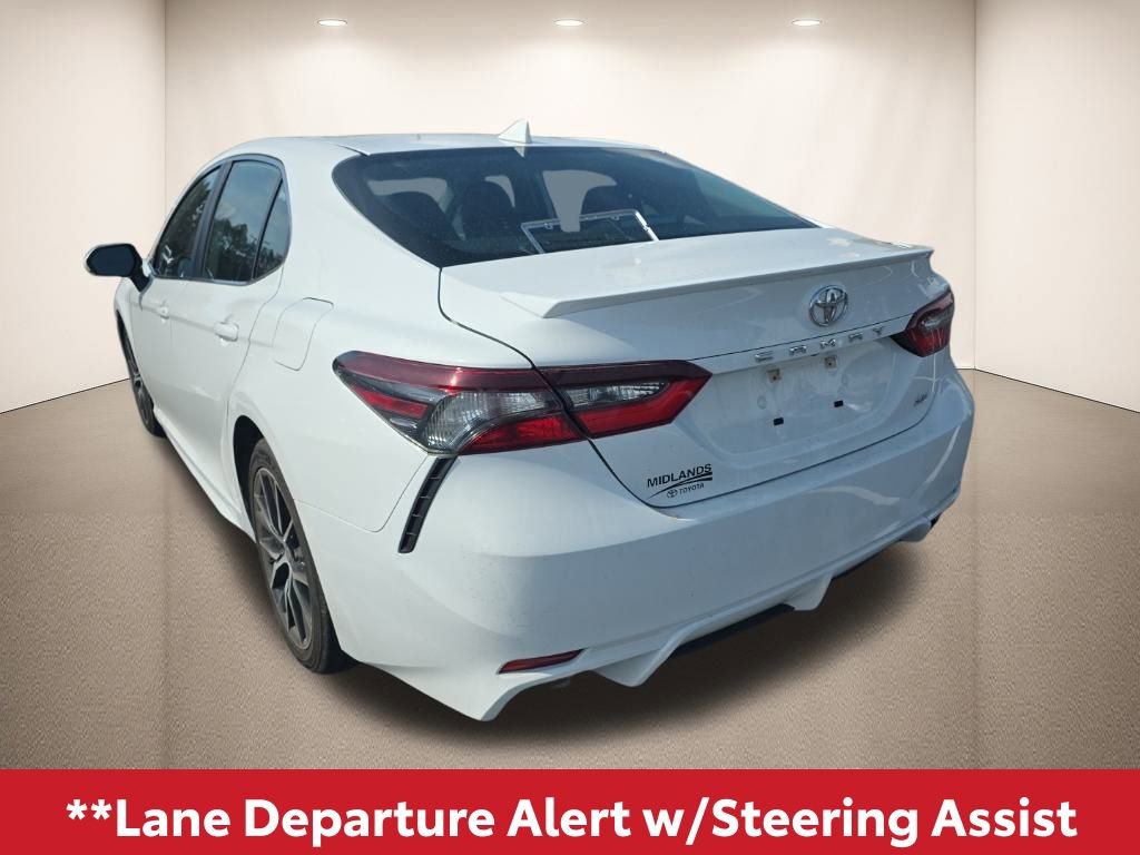 Used 2024 Toyota Camry SE image 10