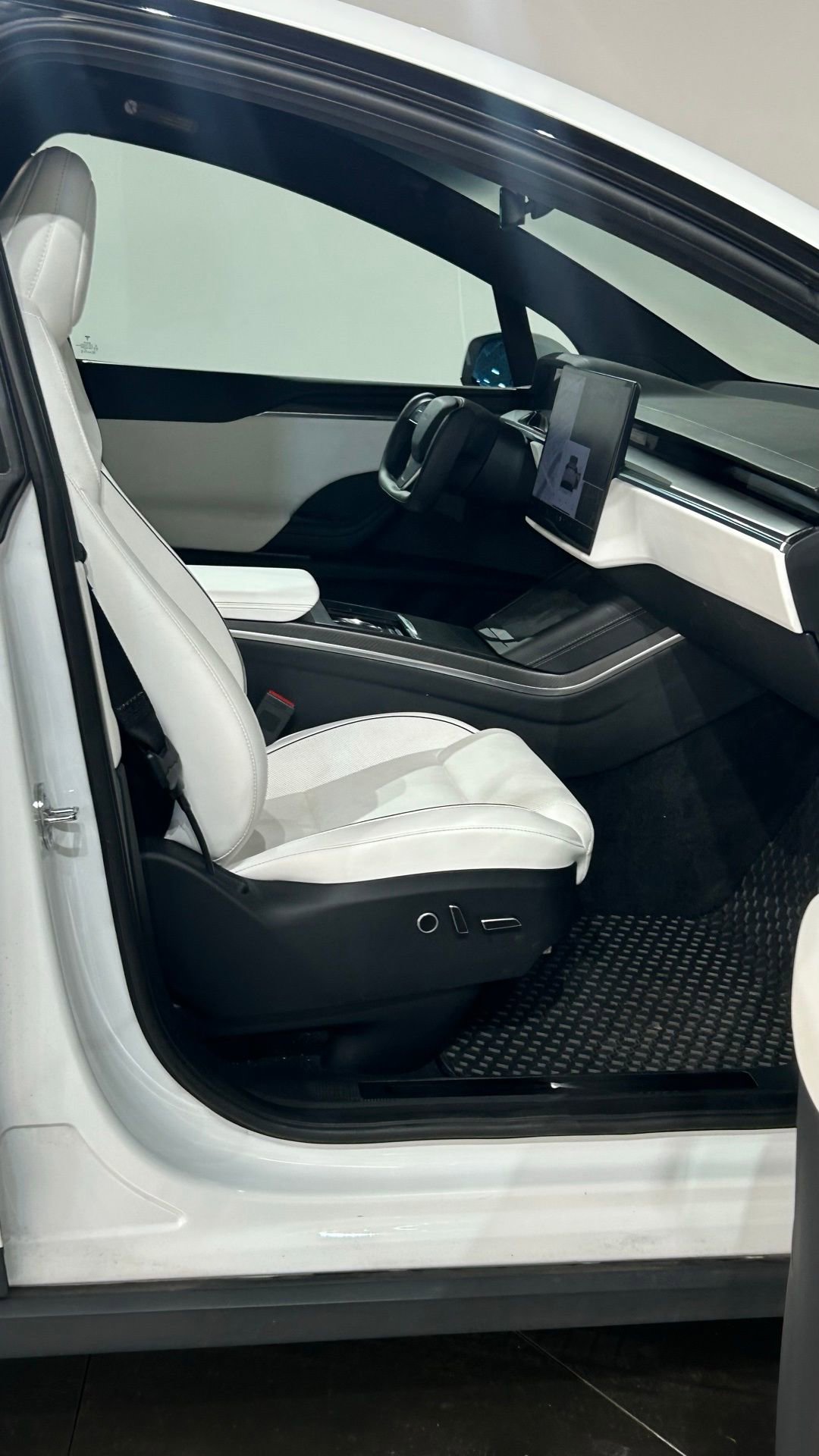 Used 2023 Tesla Model X Plaid image 50