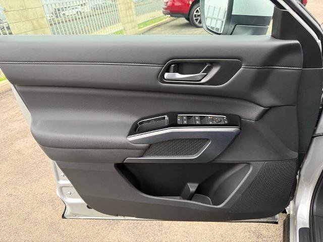 New 2025 Nissan Pathfinder SL image 18