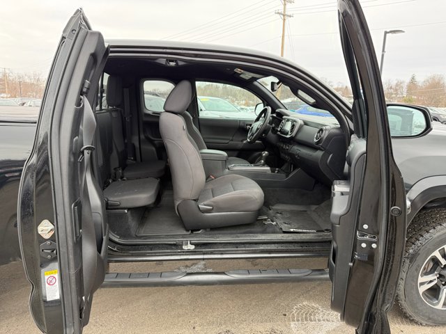 Used 2019 Toyota Tacoma TRD Sport w/ Technology Package image 25