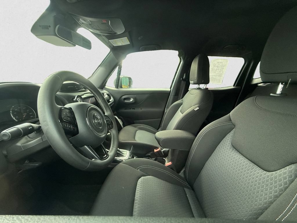 Used 2021 Jeep Renegade Latitude AWD/4WD image 6