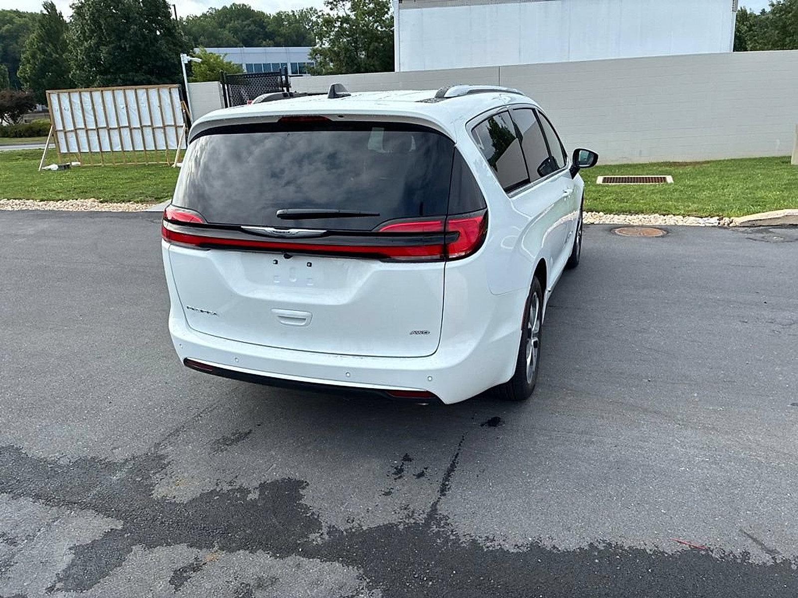 Used 2026 Chrysler Pacifica Pinnacle AWD/4WD image 18