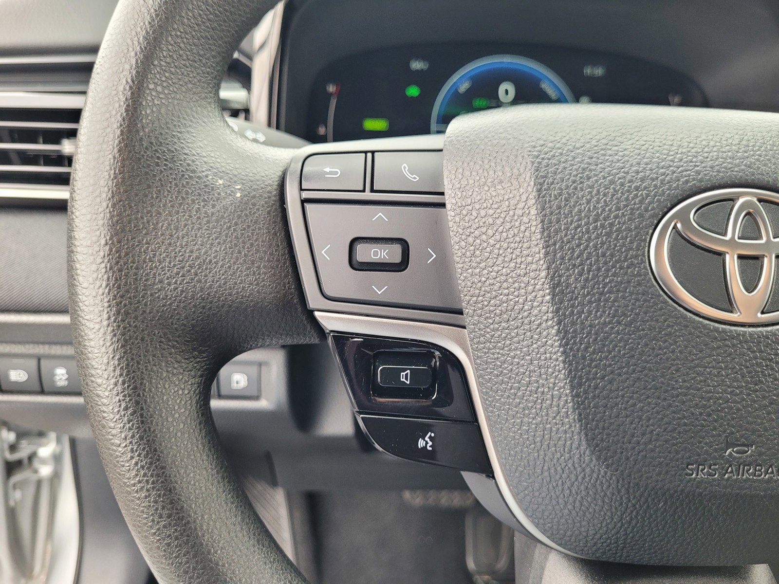 Used 2025 Toyota Camry LE FWD image 21