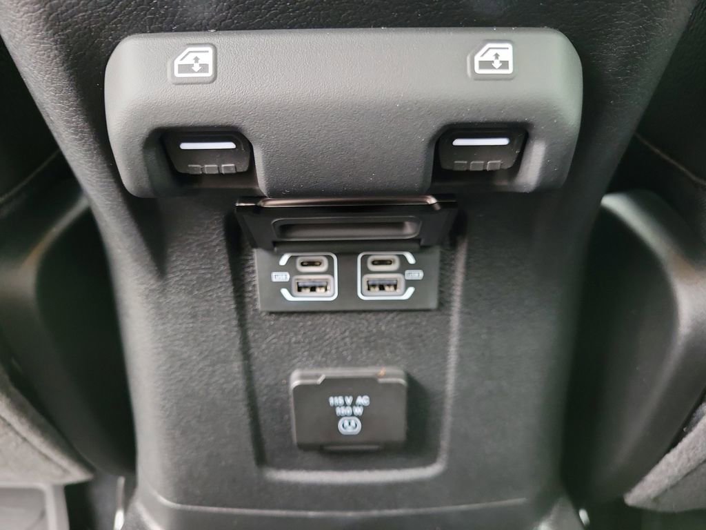 Used 2025 Jeep Wrangler Unlimited Sahara AWD/4WD image 17