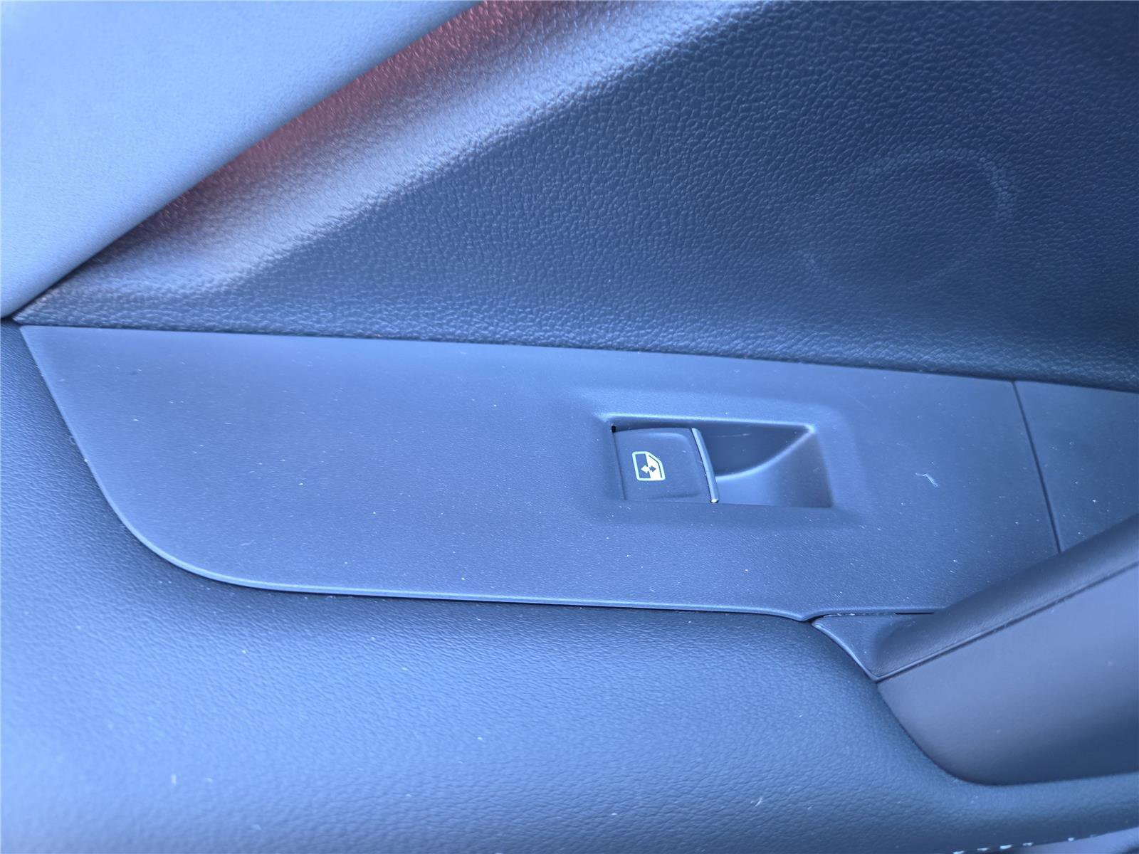 New 2025 Volkswagen Tiguan SE R-Line image 28