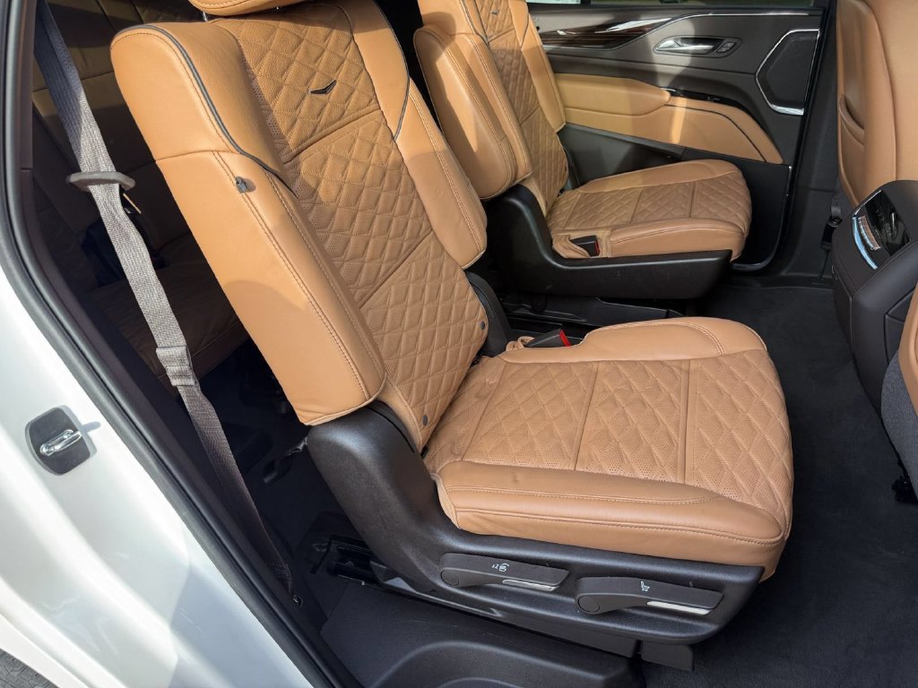 Used 2024 Cadillac Escalade Sport w/ Touring Package AWD/4WD image 31