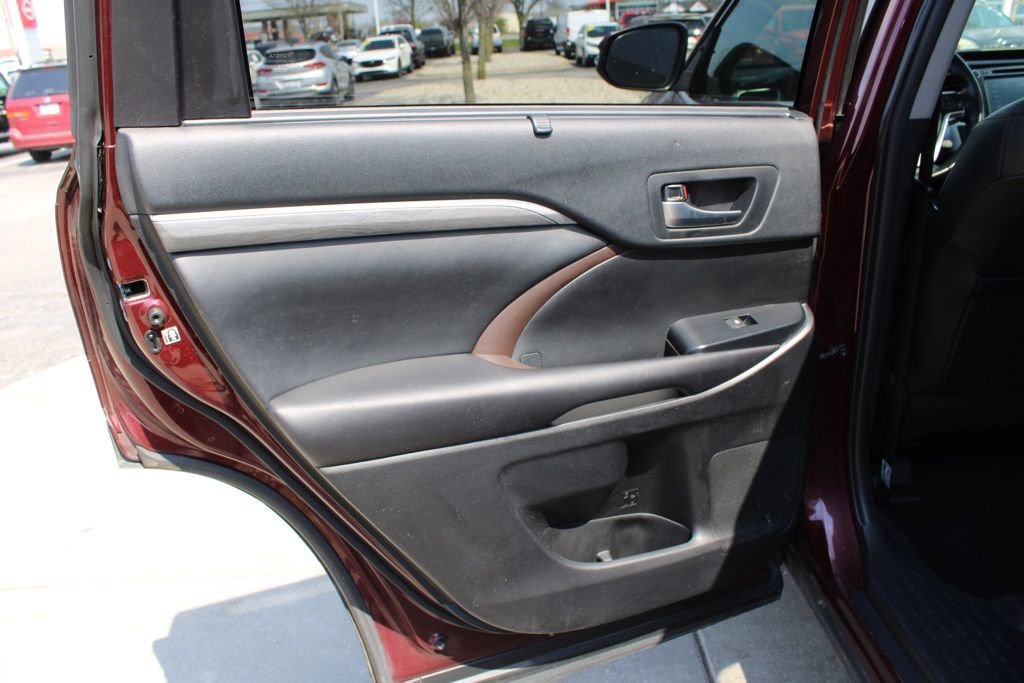 Used 2019 Toyota Highlander Limited image 27