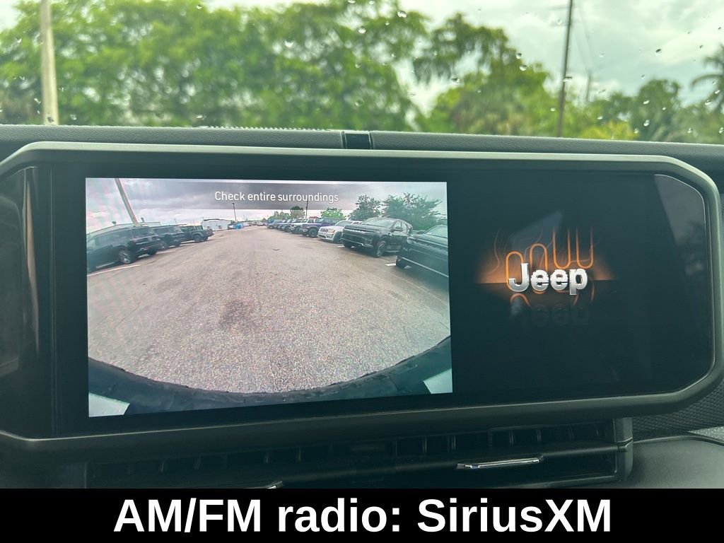Used 2025 Jeep Wrangler Unlimited Rubicon AWD/4WD image 15