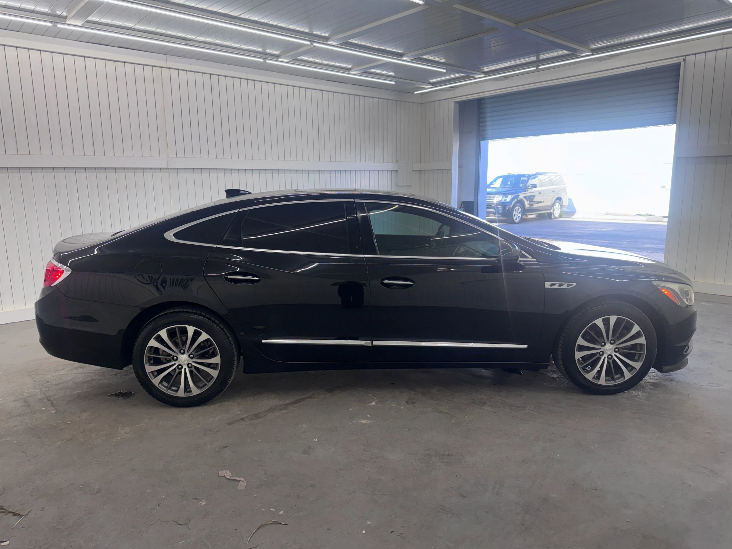 Used 2017 Buick Regal Premium w/ Driver Confidence Package #2 image 4