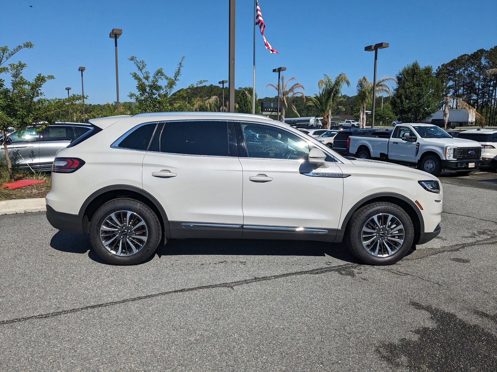 Certified 2023 Lincoln Nautilus Reserve image 4