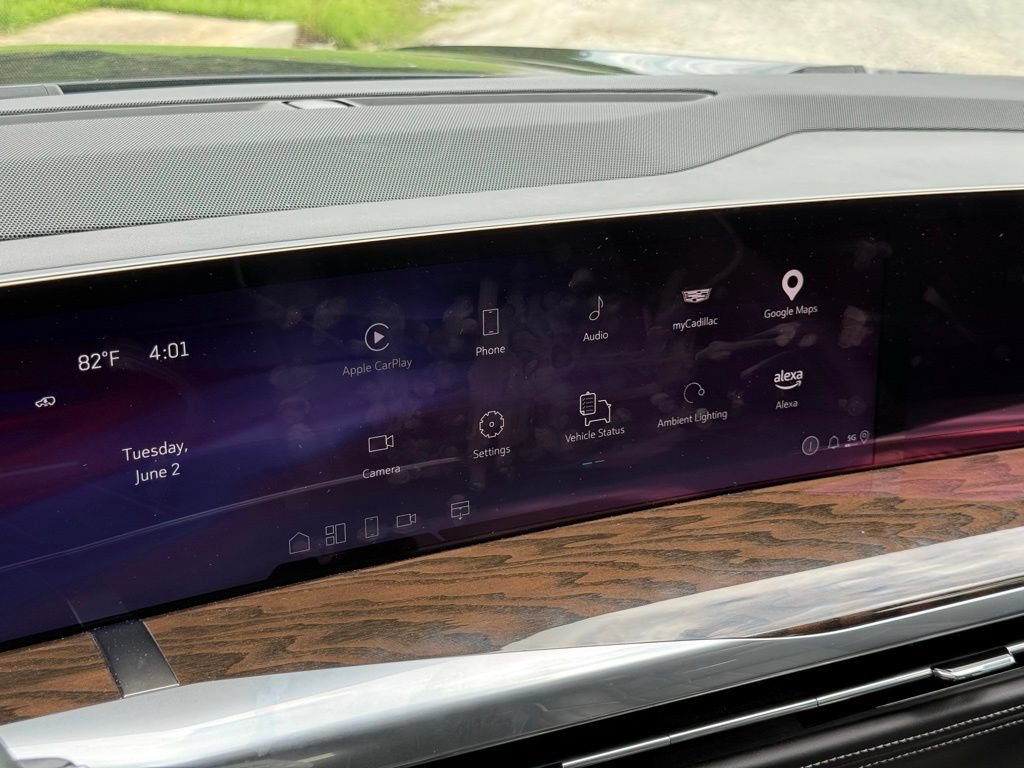 Certified 2025 Cadillac Escalade Premium Luxury Platinum w/ LPO, Floor Liner Package AWD/4WD image 36