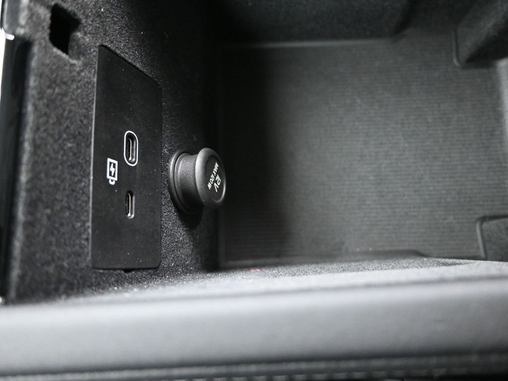 Used 2025 Volvo XC90 B5 Plus image 35