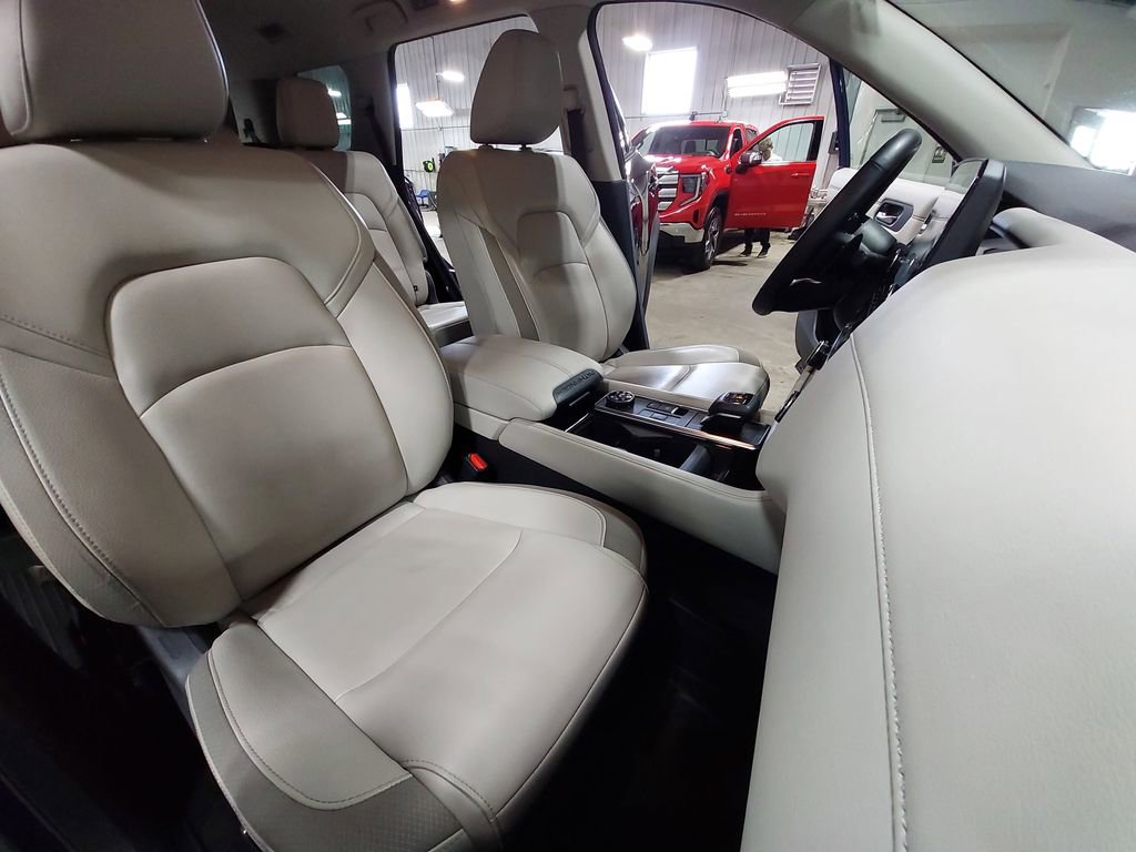 Used 2023 Nissan Pathfinder SL image 10